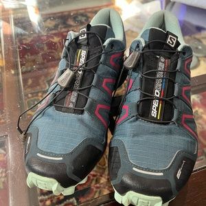 Salomon trail running shoe size 6.5
